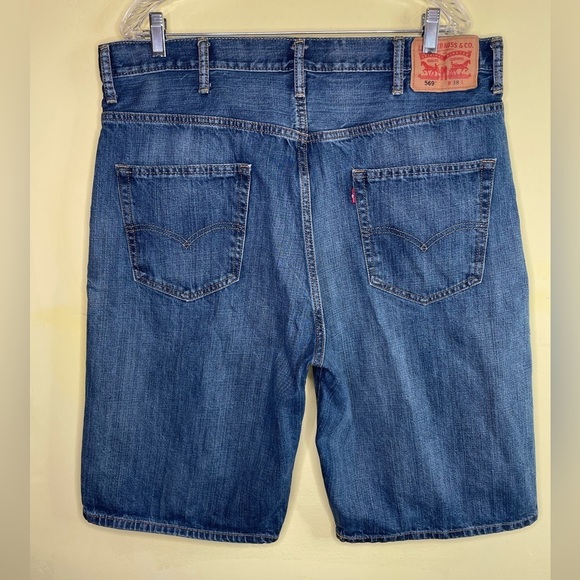 Levi’s 569 Loose Straight Fit Jeans Shorts Size 38 - Picture 1 of 9
